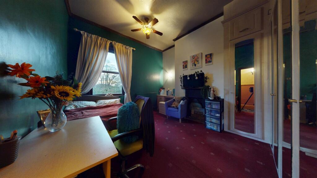 Laurel Road, Bedroom