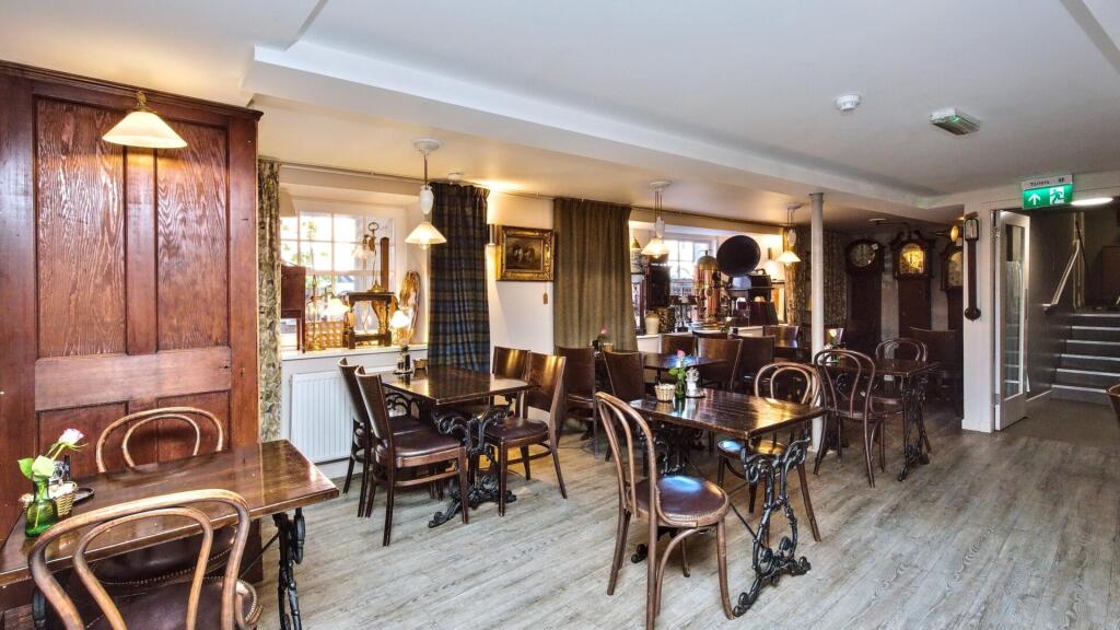 91_High_Street_2_George_Court048