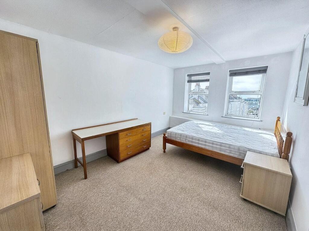 ROOM 6