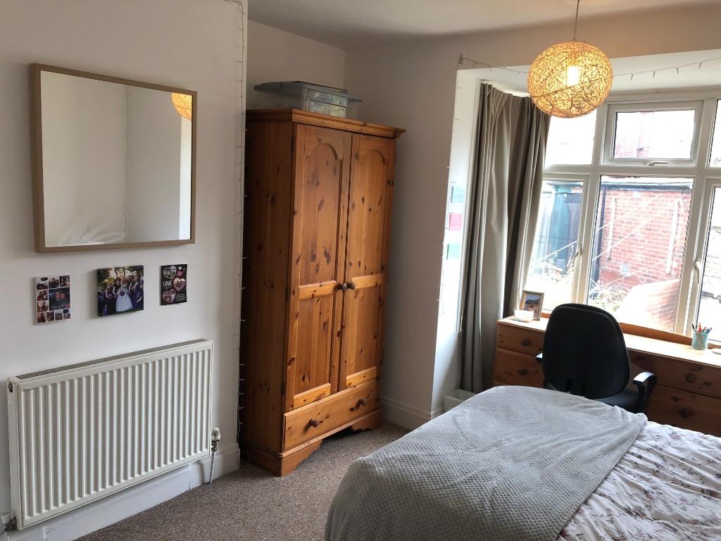 Bedroom 2 (2)