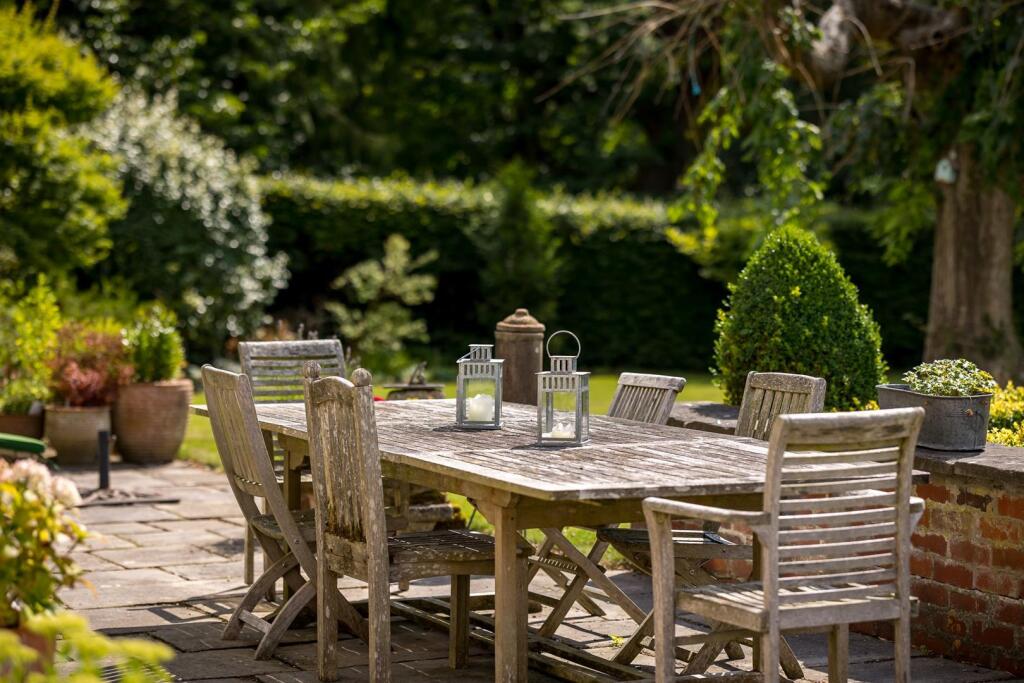 32 - Rockstowes Hill - GL11 5AF - Web.jpg