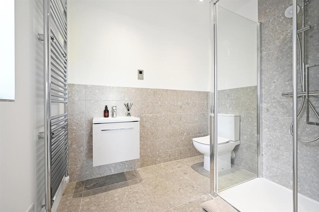 Master En-Suite Shower Room