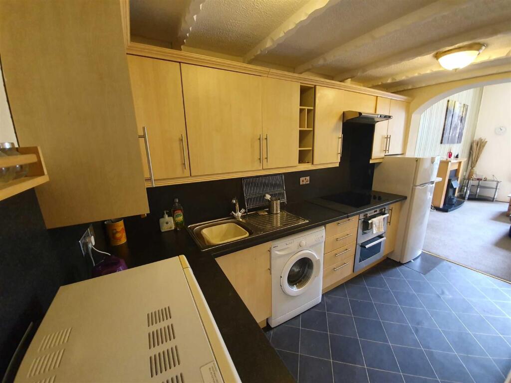 OPEN PLAN -LOUNGE - KITCHEN