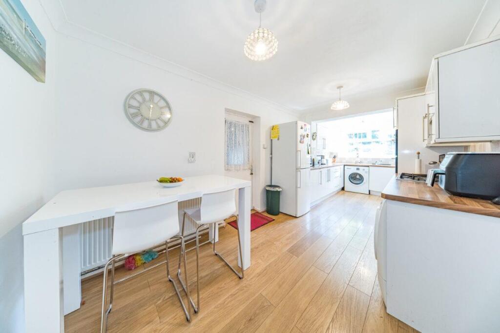 9 Pratt Road dining kitchen.jpg