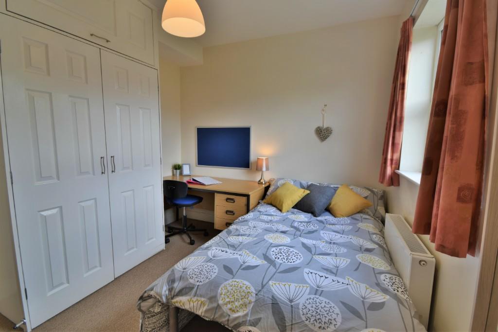 FF rear bedroom