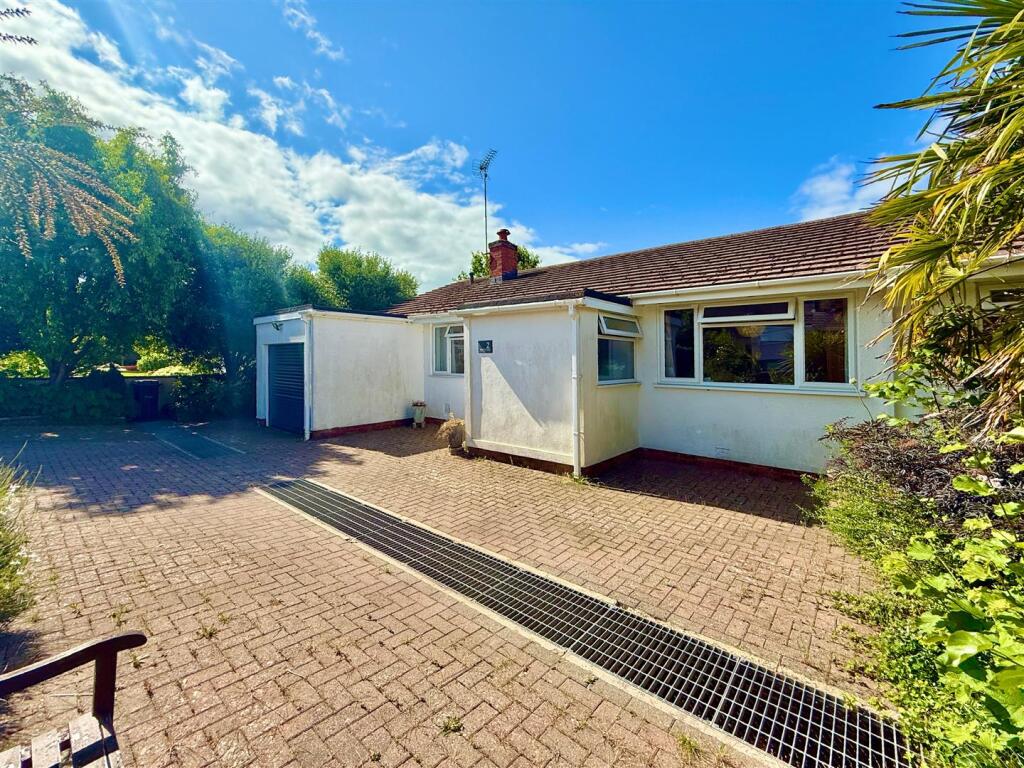 Front Right Quarter.JPG