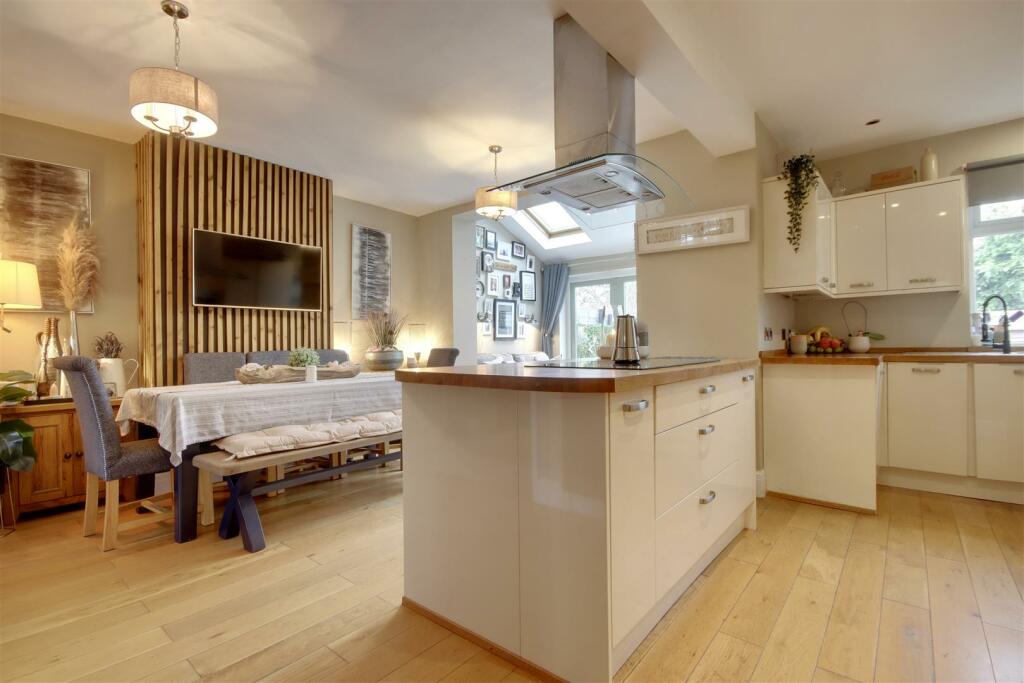KITCHEN / DINER