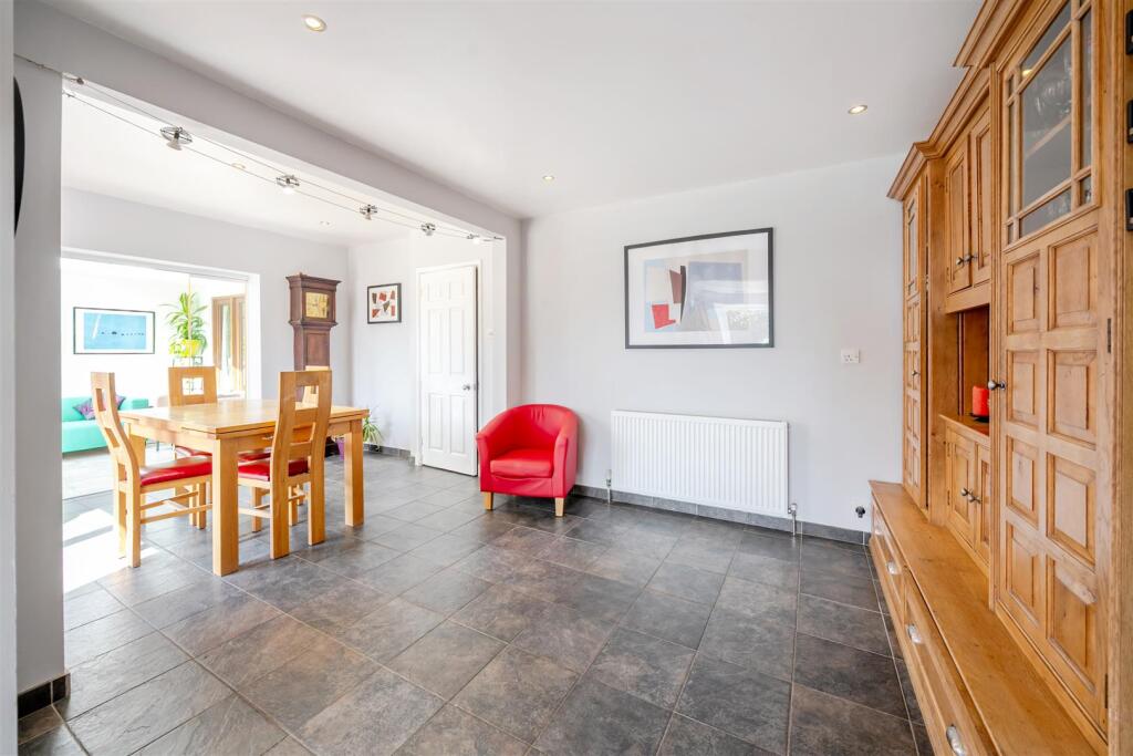 25 Bradden Road, Greens Norton (18).jpg