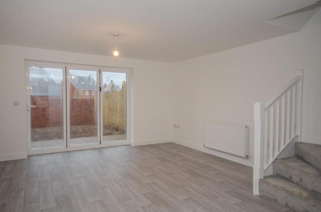 Living room pic 2.jpg