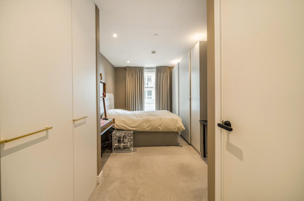 1384824-16-6926f2...