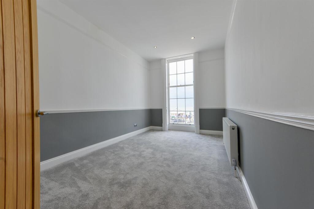 Flat 1, 12a Marine Gardens5.jpg