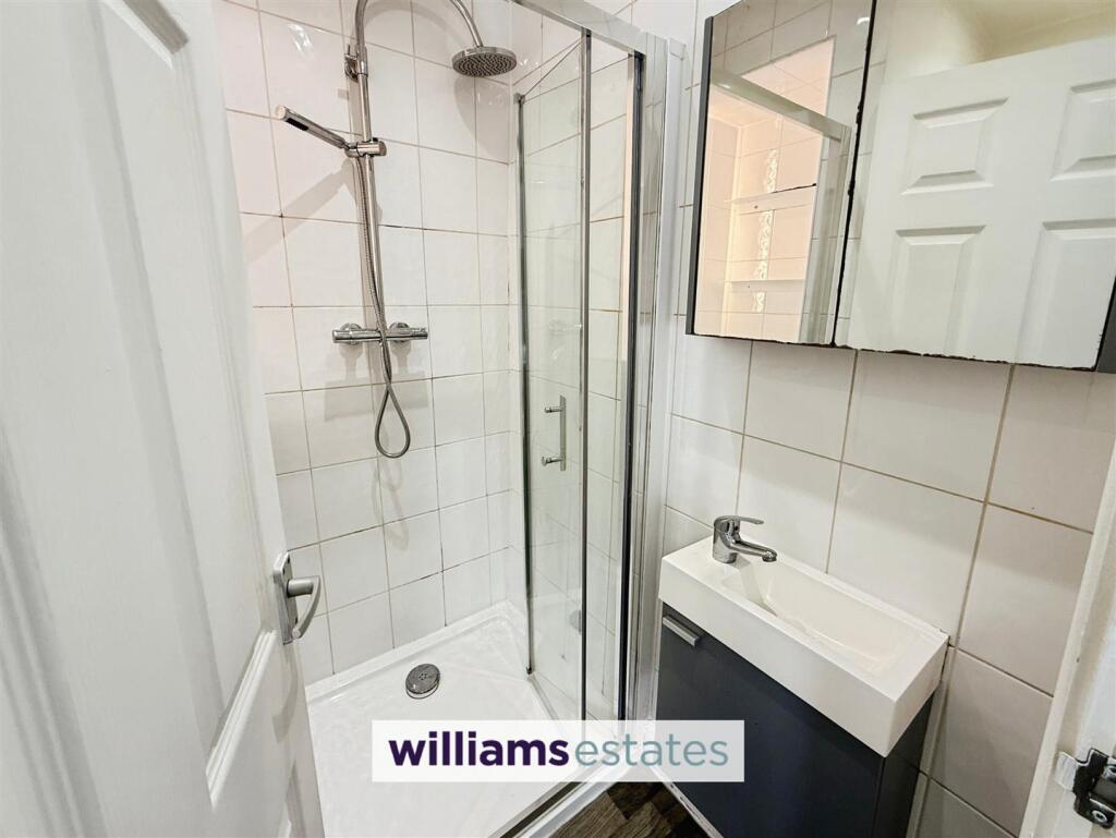 Bed One Ensuite