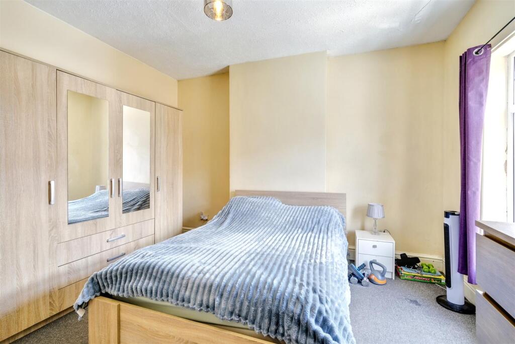Bedroom 1_2.jpeg