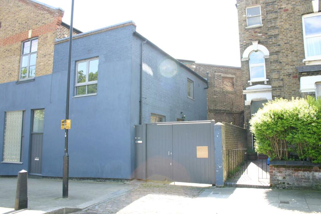 104 Burghley Road 007.jpg