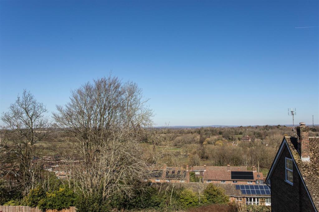 2 Sackville Close47.jpg