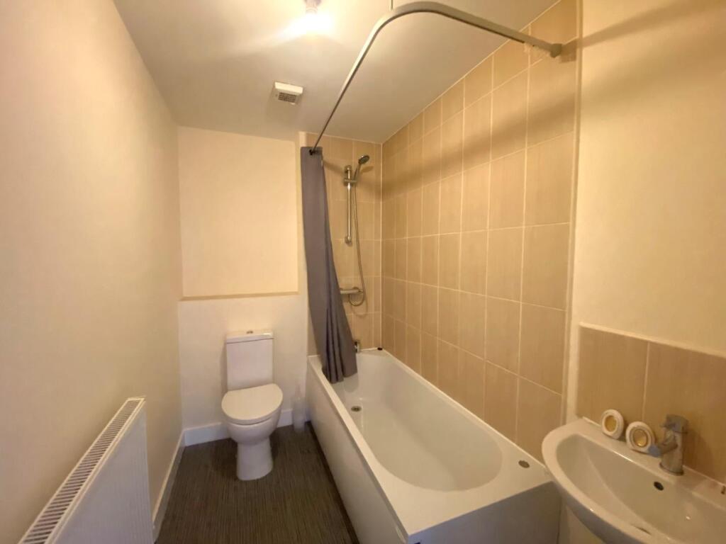 ang bathroom.jpg