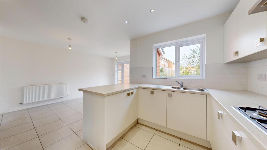 Eardley Close 4 Kitchen 2.jpg