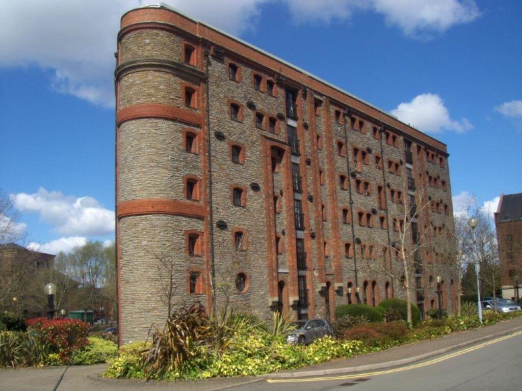 13 Spillers-Exterior