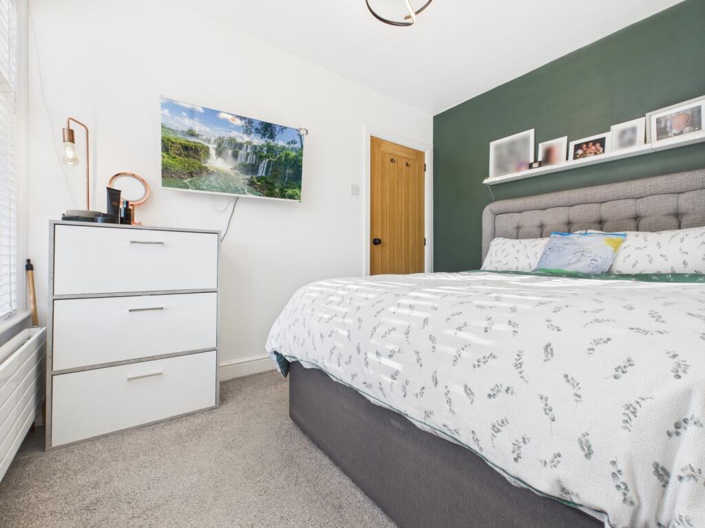 CAM03729G0-PR0148-STILL018