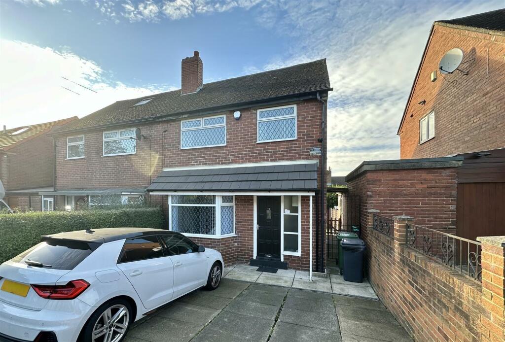 Bramleys Estate Agents - Moorcroft Drive - Dewsbur