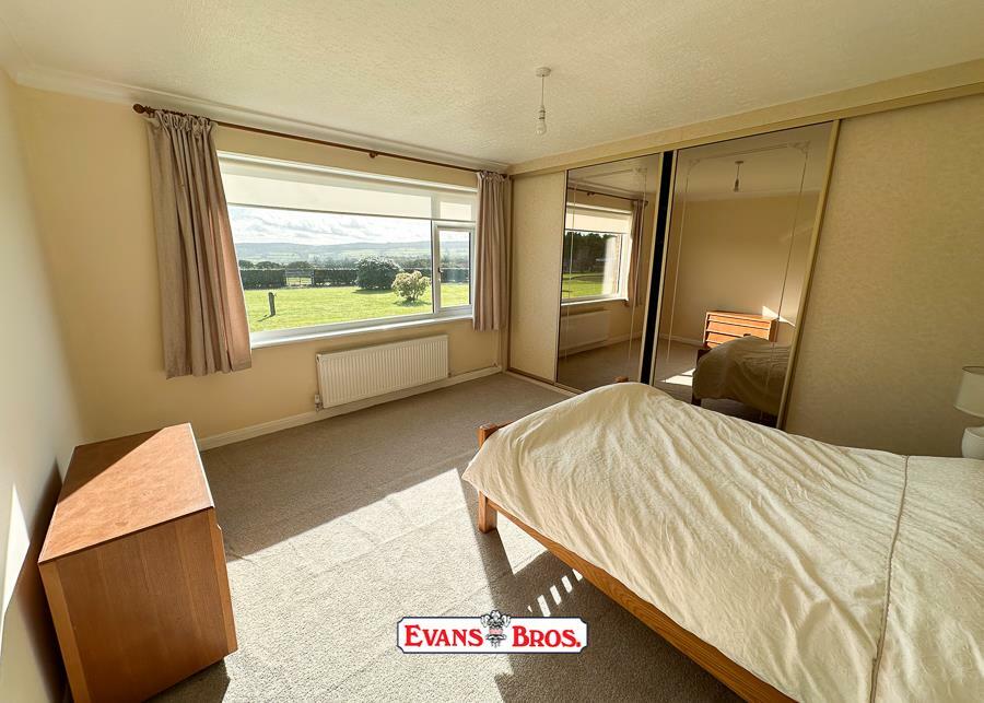 FRONT BEDROOM 1