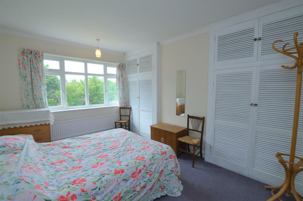77 Constance Road bed2.JPG