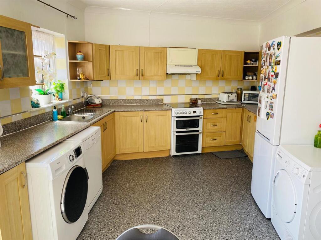 Extended Kitchen/Breakfast Room