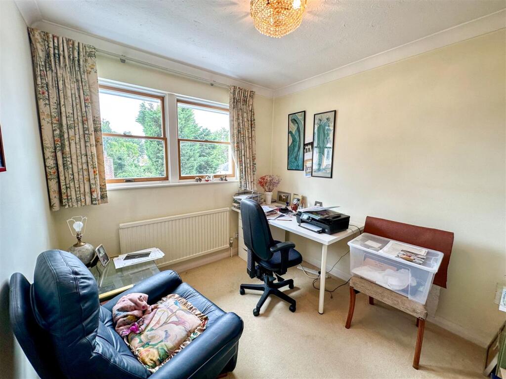2 Rawlins Close, N3 (17).jpg