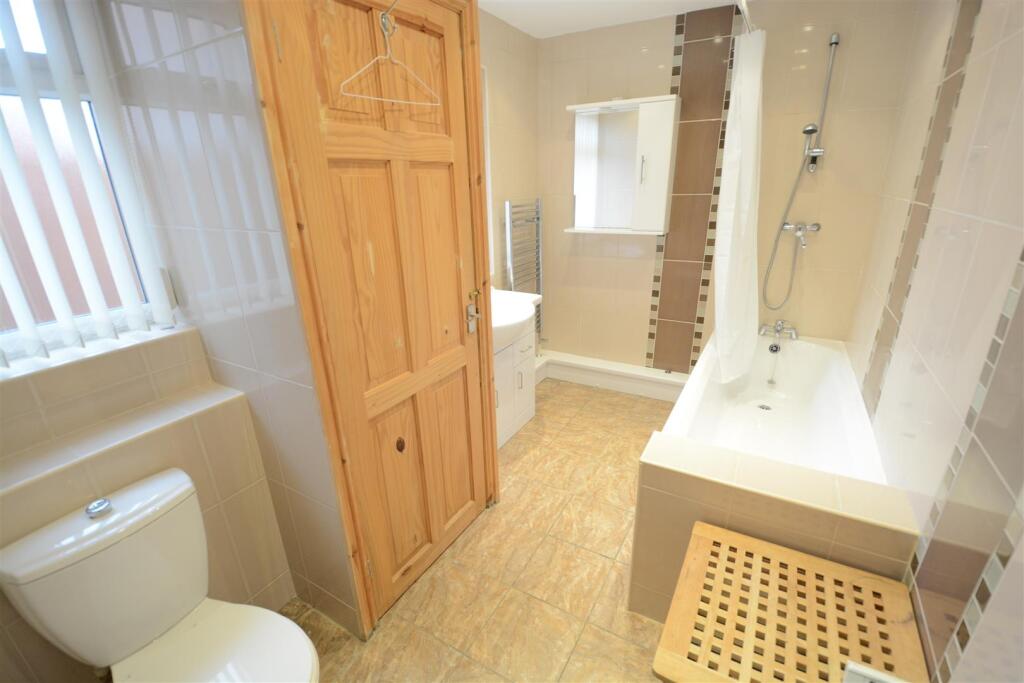 GROUND FLOOR BATHROOM