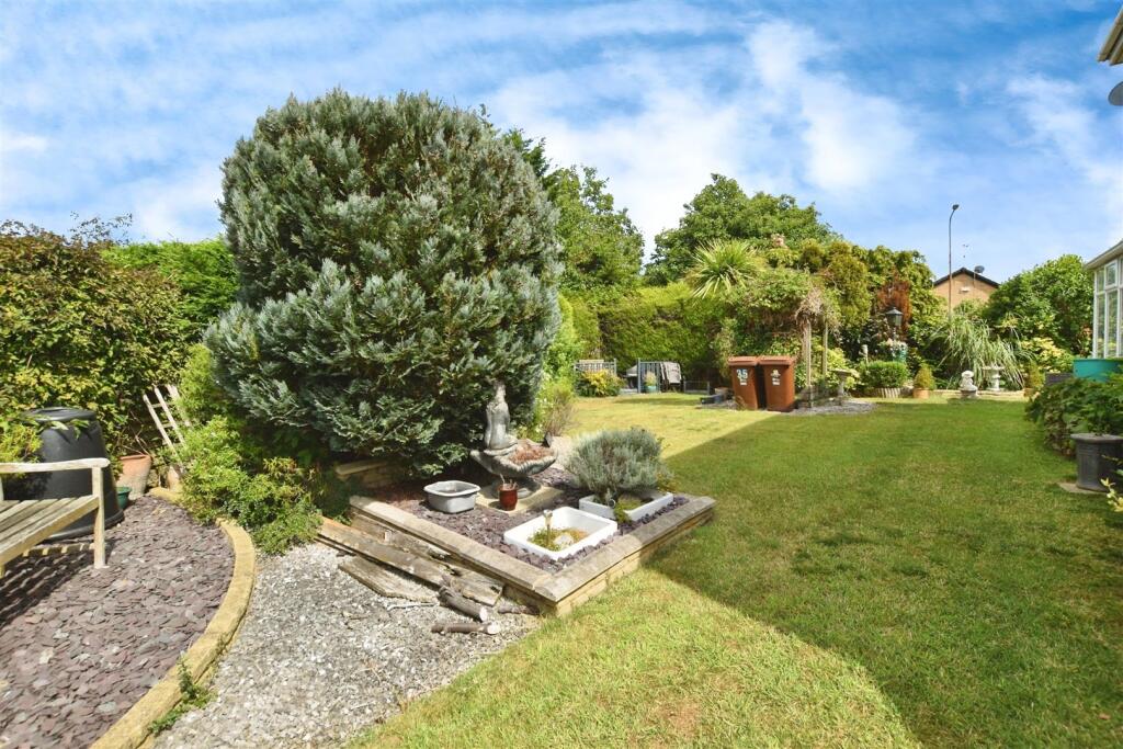 7075bd28-garden 20sde.JPG