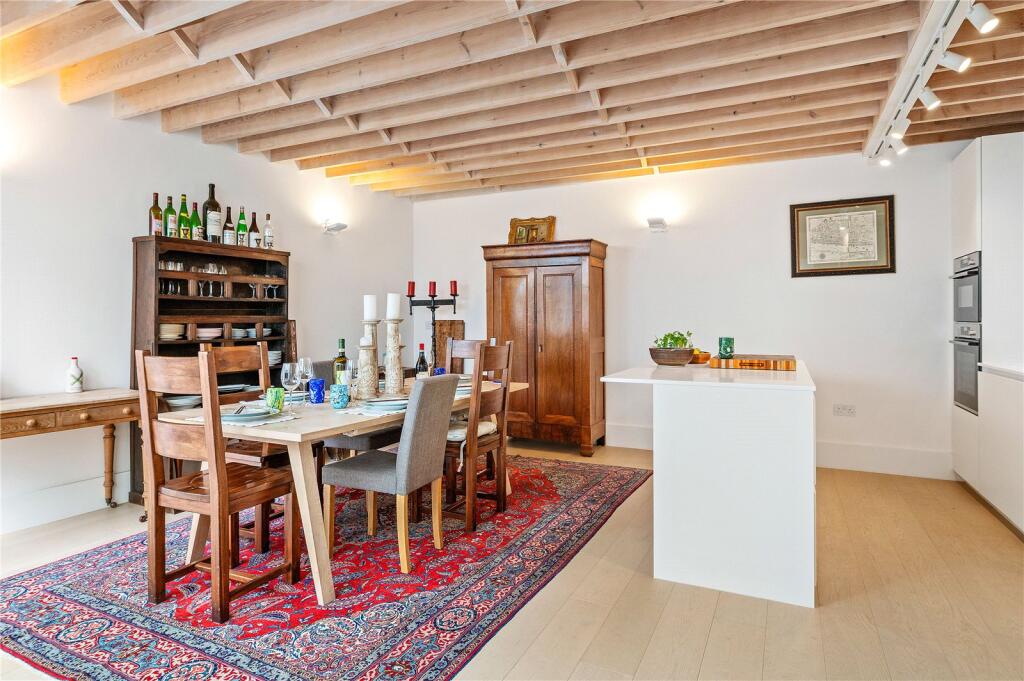 Kitchen Dining Area