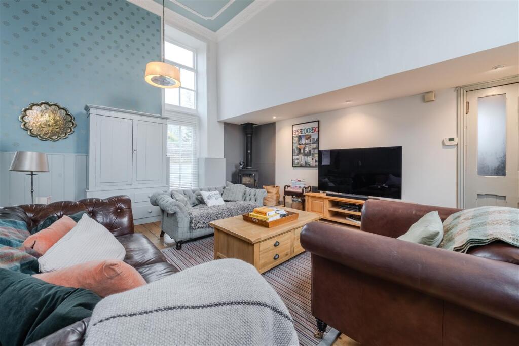 Living Room-7.jpg
