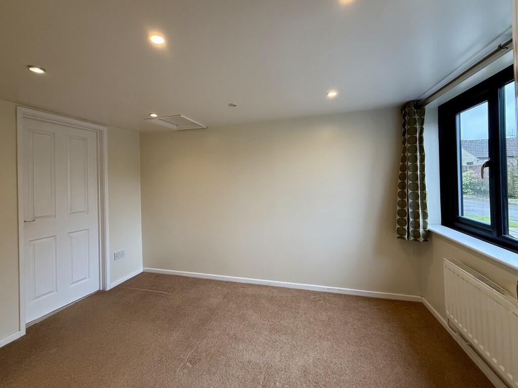 Downstairs Bedroo...