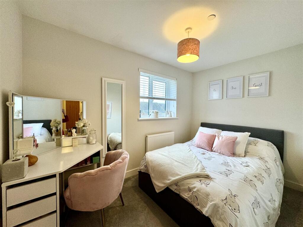 BEDROOM 2