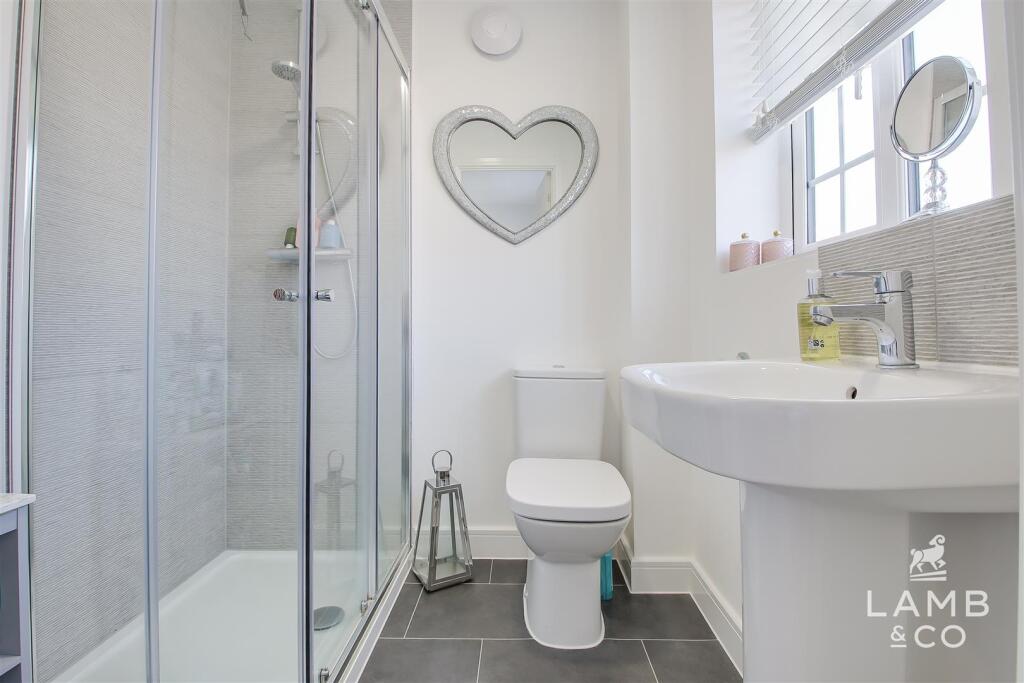 EN SUITE
