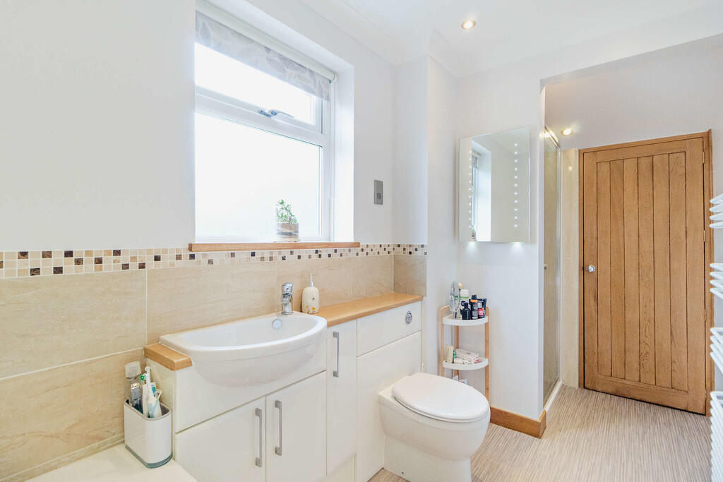 8616731-interior1...