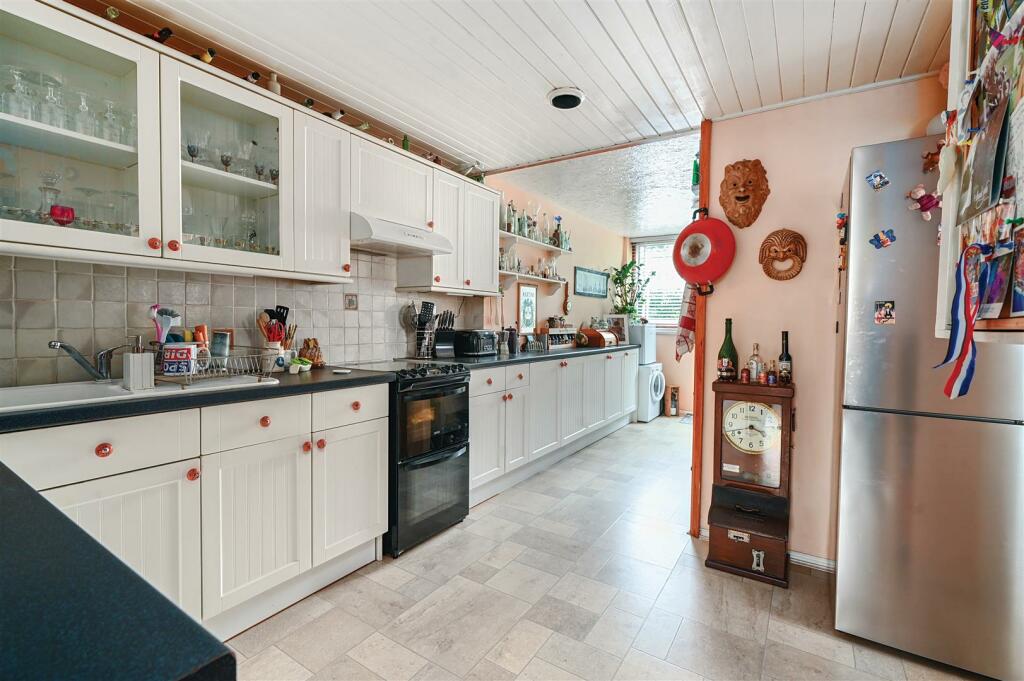 147, Graham Ave, BN41 (8).jpg