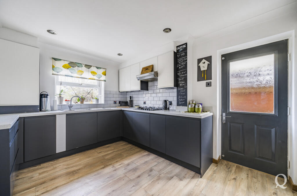 247b00f7-5d33-476...