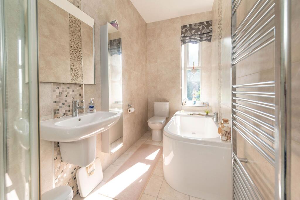 TWO DOUBLE BEDROOMS AND BATHROOM