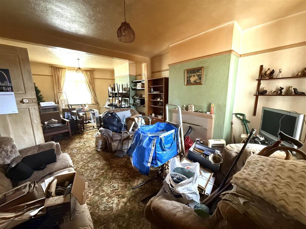 51 haglay lounge.jpeg