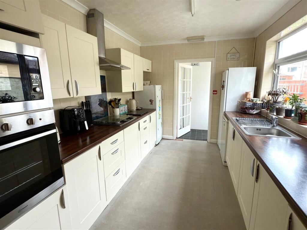 Kitchen Area.jpg