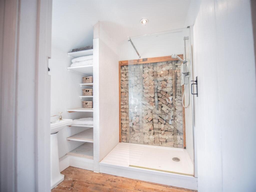 Shower (FILEminimizer).jpg