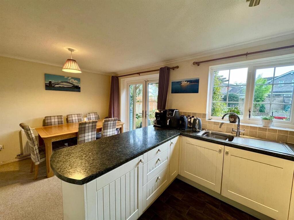 KITCHEN/DINING ROOM