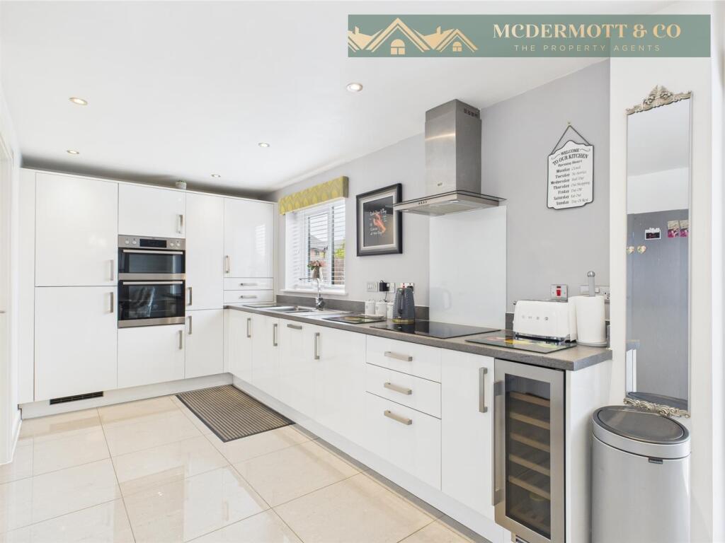 CAM03850G0-PR0134-STILL004.jpg