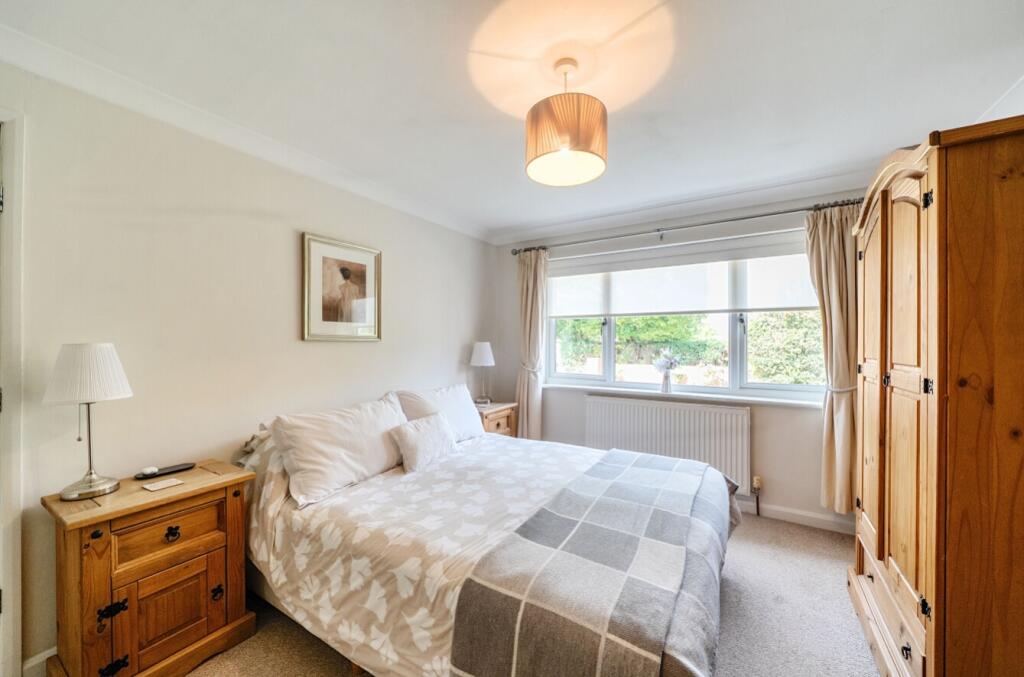 1336720-10-6899cc54e0831