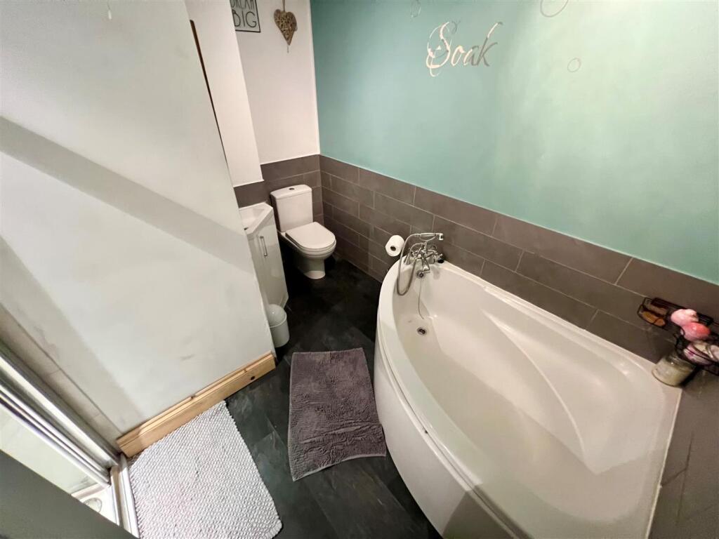 FAMILY BATHROOM