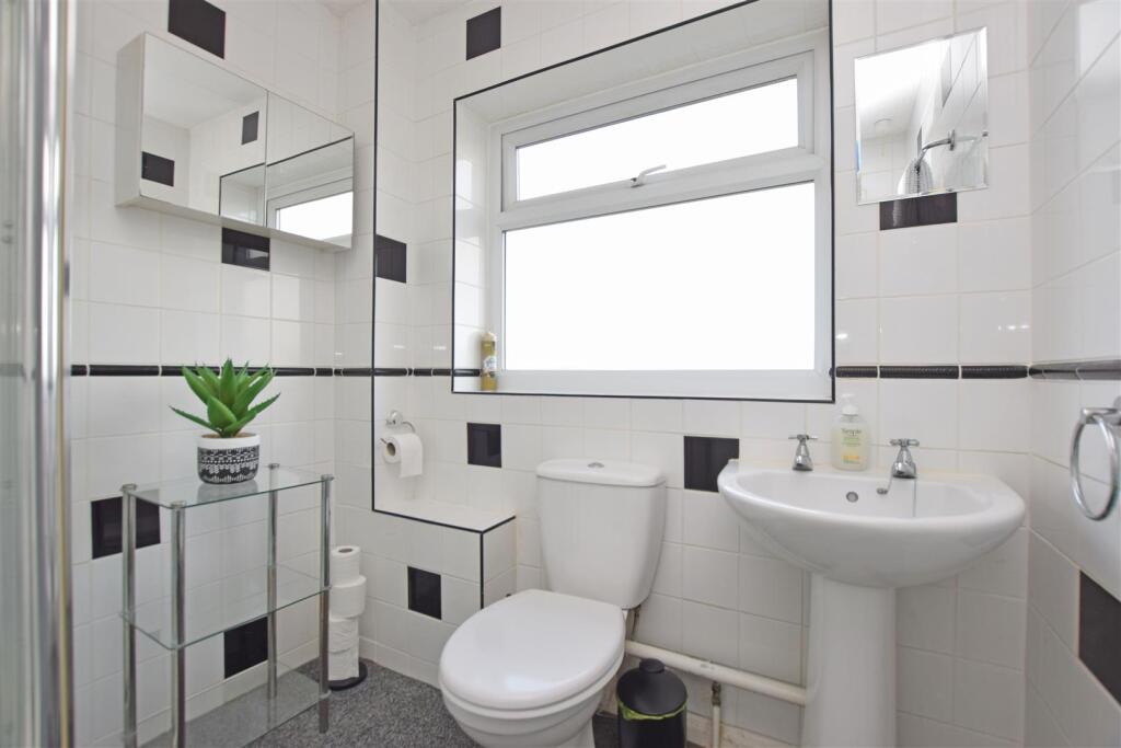 Bathroom.JPG