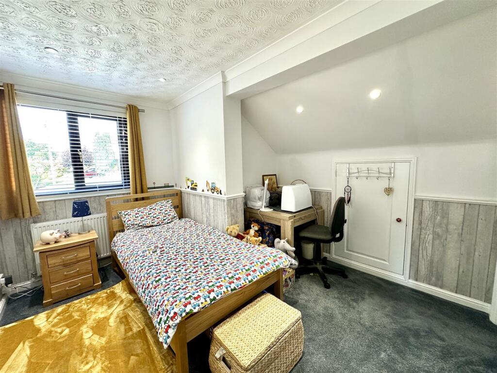 BEDROOM 4