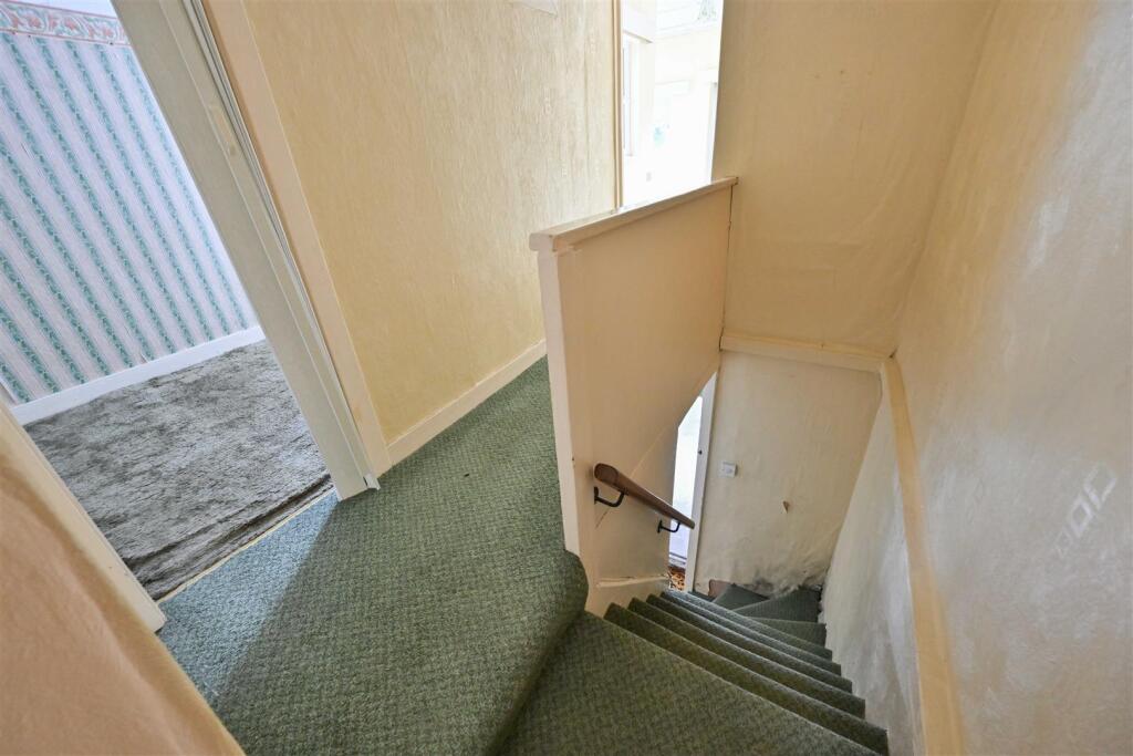 310725 Laura Place, Box Hill, Corsham     027.JPG