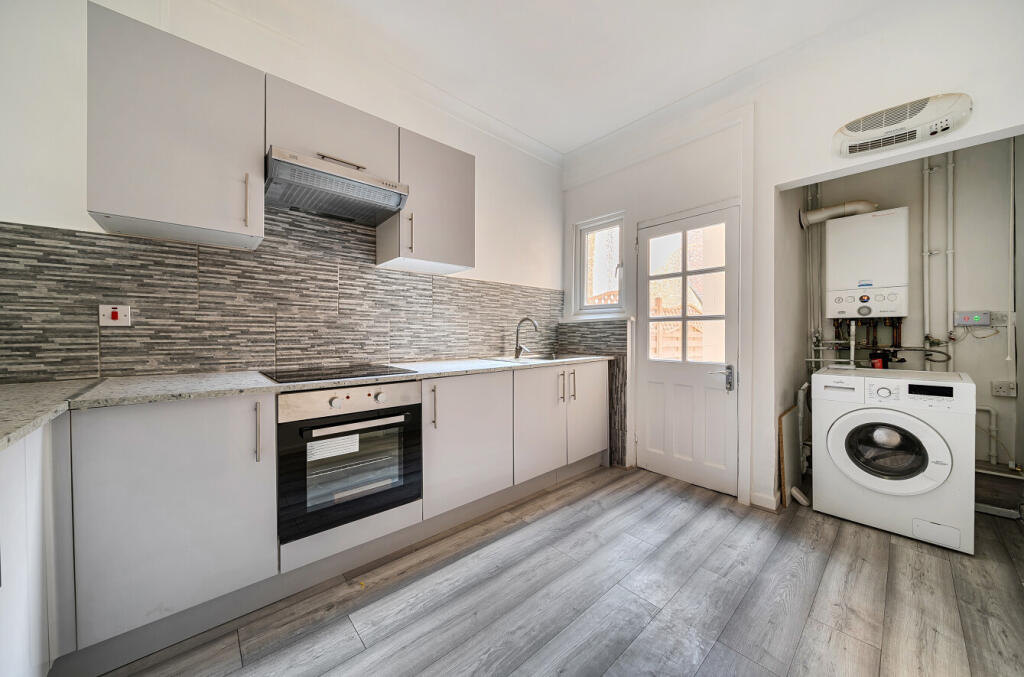 1374088-3-6900d83...